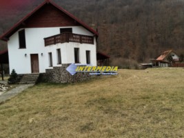 casa-de-vacanta-3000-mp-teren